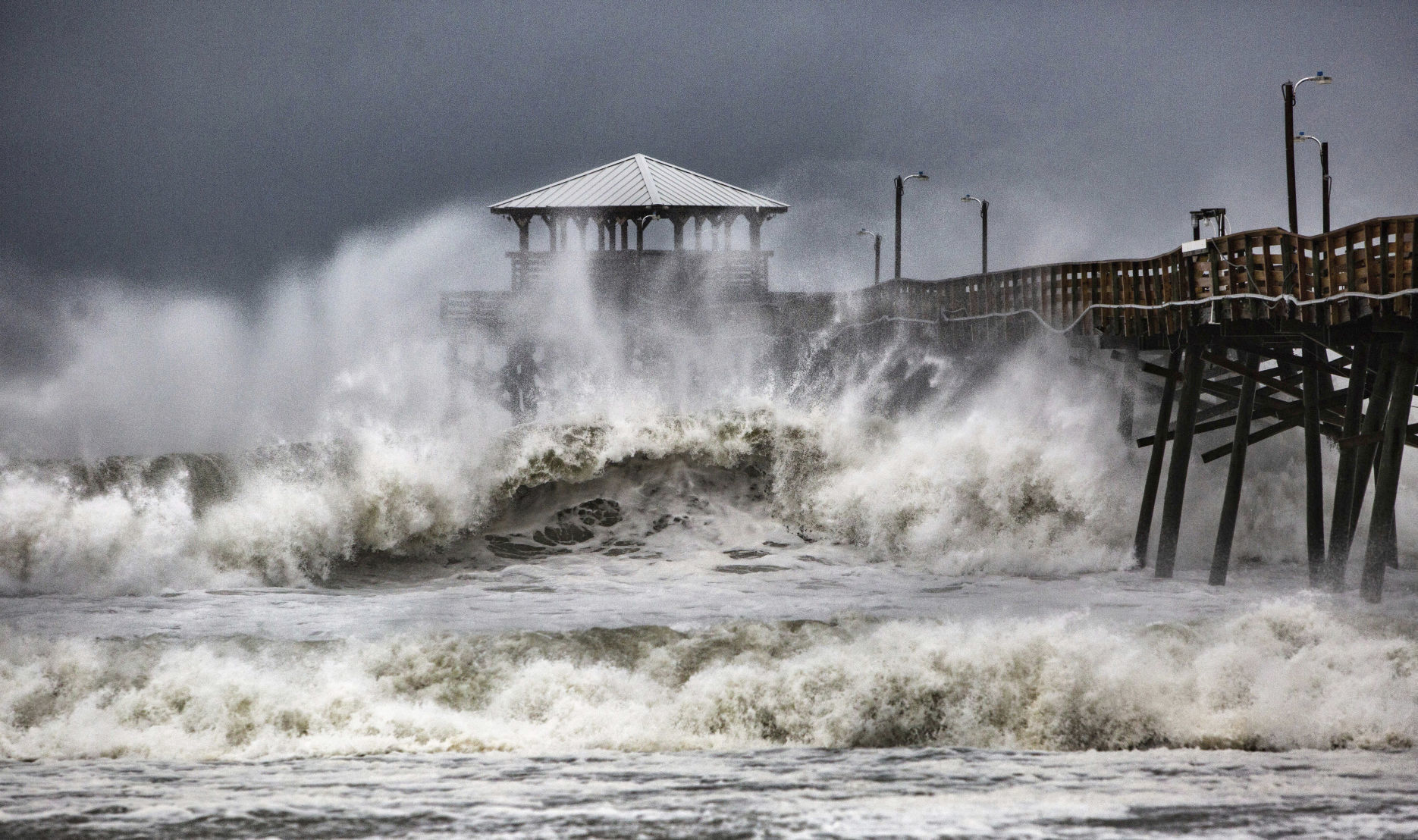 Hurricane Florence slows and readies to unleash its fury on NC and SC